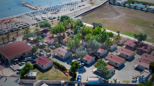 Villaggio turistico con villette.
